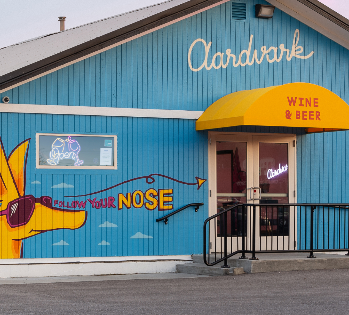 Aardvark – Desktop Header